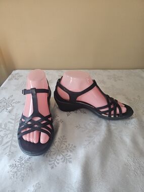 Ecco Sculptured Sign T Strap Black Women's Wedge Sandals Sz 37 or 6-6.5